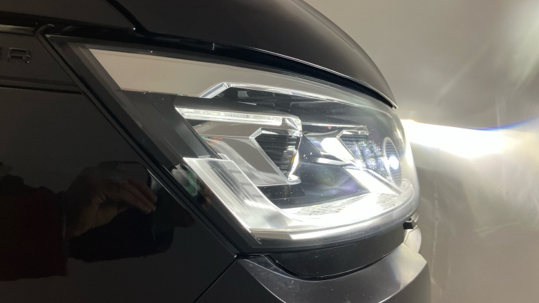 Volkswagen Transporter T32 Swb Diesel 2.0 BiTDI 204 Highline Kombi Van DSG